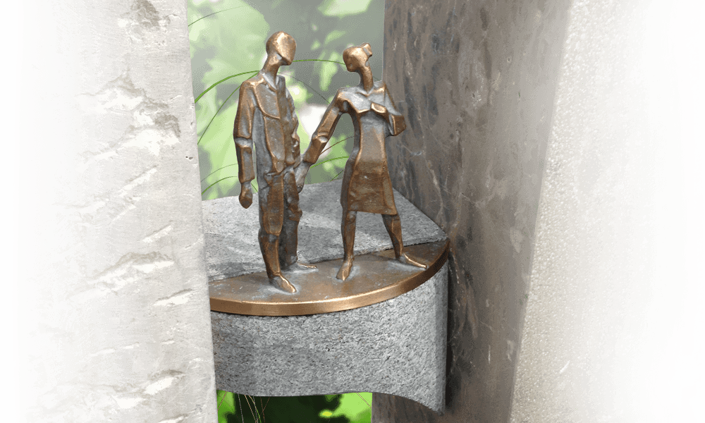 urnengraven met beelden bronzen grafbeeld