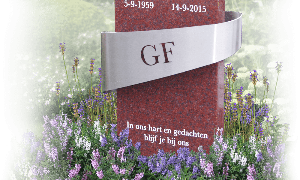 grafbedekking urnengraf met bloemen