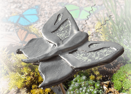 grafsymbolen vlinder op grafsteen