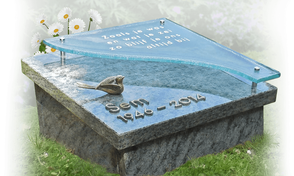 urn begraven monument met bronzen vogeltje en glazen gedenkplaat