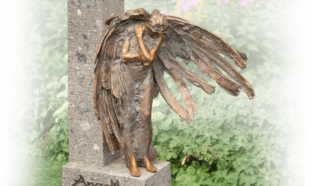 urnenmonument in eigen tuin beeld bronzen engel