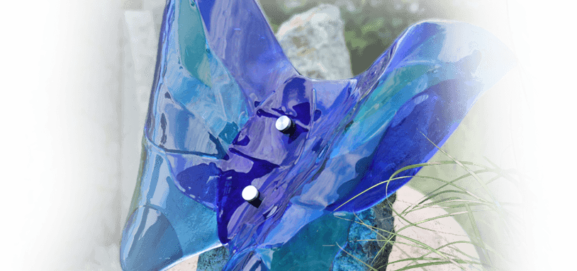 glasfusing vlinder op zwerfkei - inspiratietuin