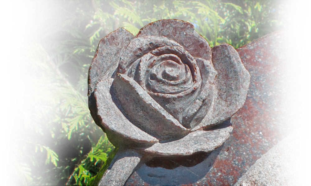 grafsteen decoraties rozen in natuursteen