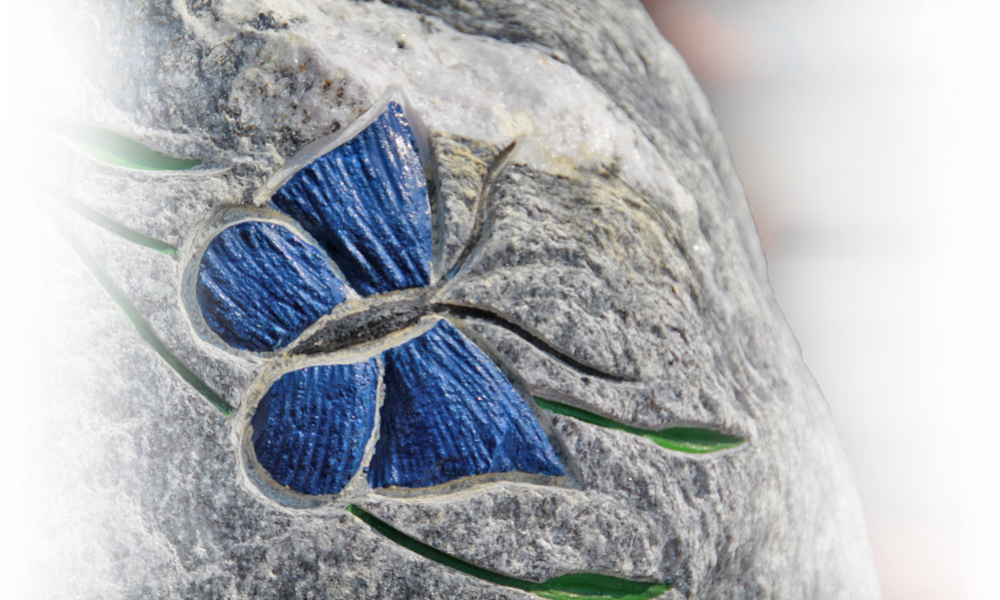 grafsteen decoratie vlinder in natuursteen
