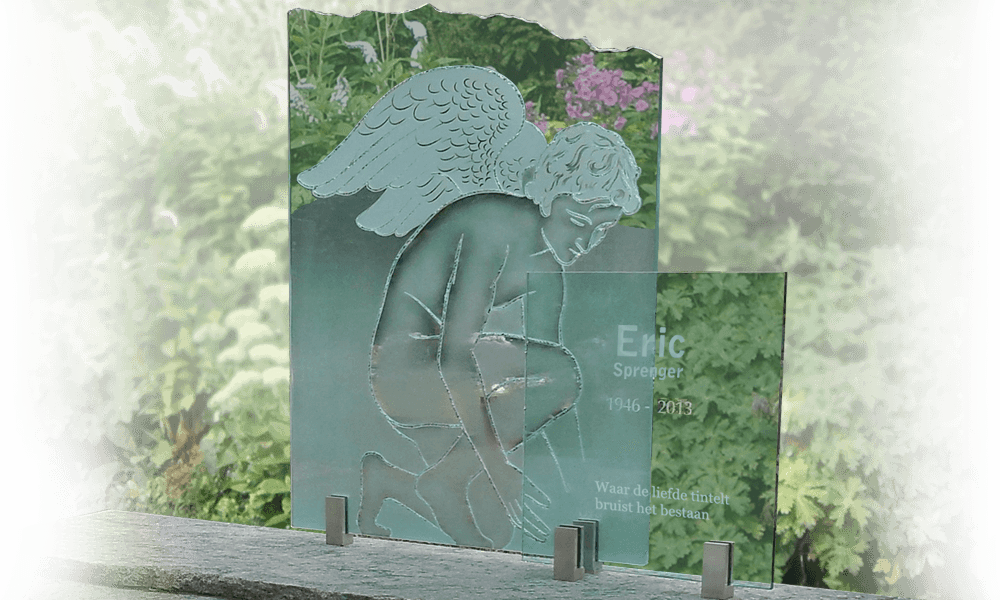 grafsymbolen betekenis engel op grafsteen glas