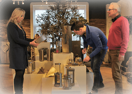 urnenmonumenten orienteren in onze showroom