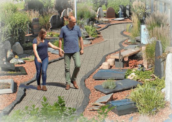 urnenmonumenten voorbeelden tuin